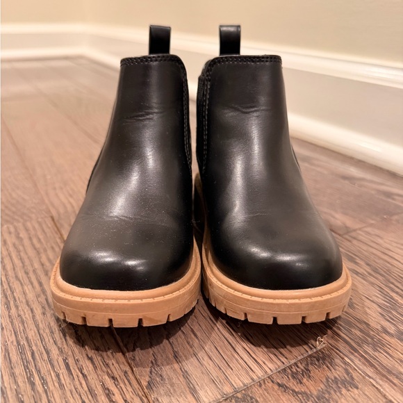 Old Navy Kids Black and Tan Ankle Boots - Picture 2 of 4